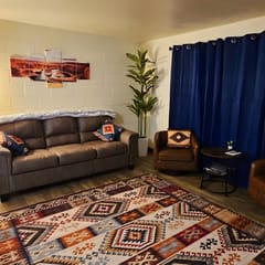 Page 1Bd, 1Ba King, Brkfst, Boat Parking, Washer/Dryer, Sleeps 4, BBQ, Unit 125
