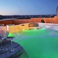 Hot Tub, Cliff Views, Game Room, Boat Parking