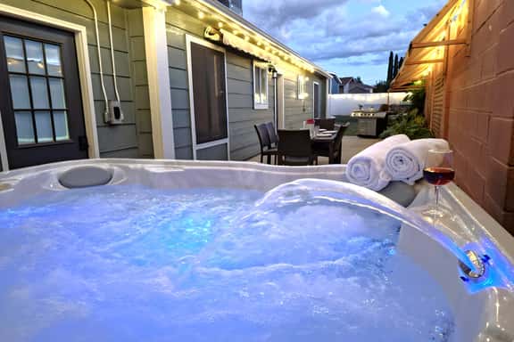 Hot Tub, Game Room, Kayaks, Boat Parking, Backyard, King, Fire Pit, Pets, W/D - Image 1