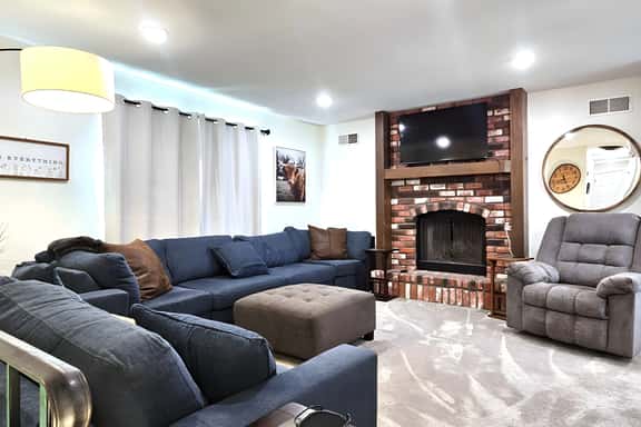 Hot Tub, Paddleboards, Air Hockey, Grill, Fire Pit, W/D, Sleeps 16, up - Image 1