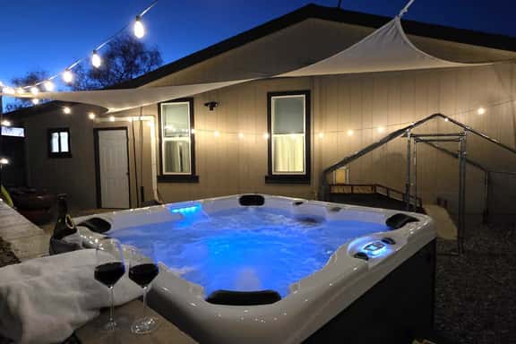 Cliff Views, Hot Tub, Game Room, Kayaks - Image 1