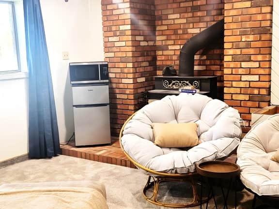 2 Bedroom, Washer/Dryer, Sleeps 6, lower, (No Kitchen)