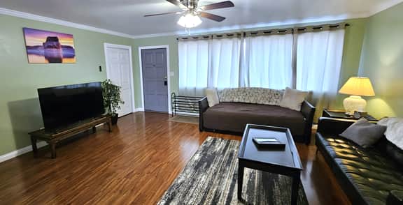 Hot Tub, Kayaks, Grill, Fire Pit, Pet Friendly, Ping Pong, W/D, Brkfst, Sleeps 12