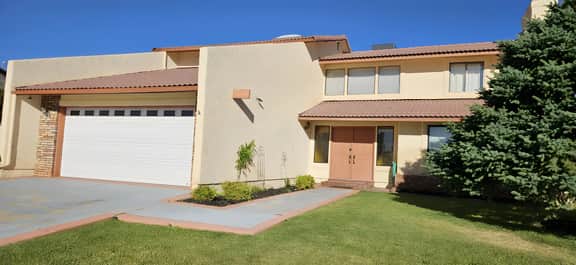 Cliff House, Views, Hot Tub, 4BR, Sleeps 16, Boat Parking, Kayaks, SUPs, Brkfst, Pool Table, Fire Pit, Golf, Air Hockey, Ping Pong, Foosball,