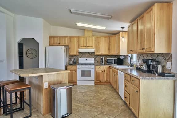 Hot Tub, Game Room, Coffee Bar, Fire Pit, Pancakes