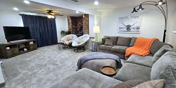 2 Bedroom, Washer/Dryer, Sleeps 6, lower, (No Kitchen)