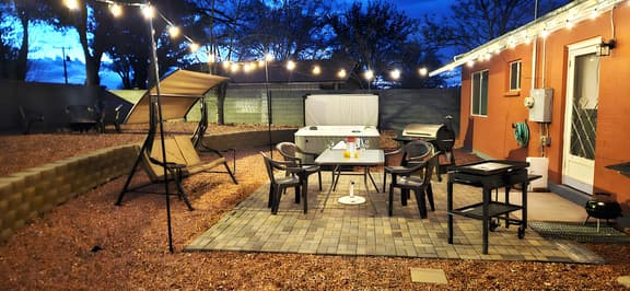 Hot Tub, Kayaks, Grill, Fire Pit, Pet Friendly, Ping Pong, W/D, Brkfst, Sleeps 12