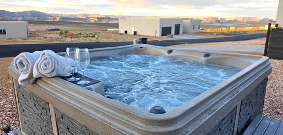 Hot Tub w/Lake View, Roof Top Deck, Game Room, W/D