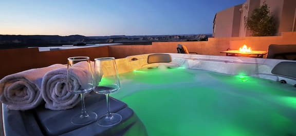 Hot Tub, Cliff Views, Game Room, Boat Parking, Kayak