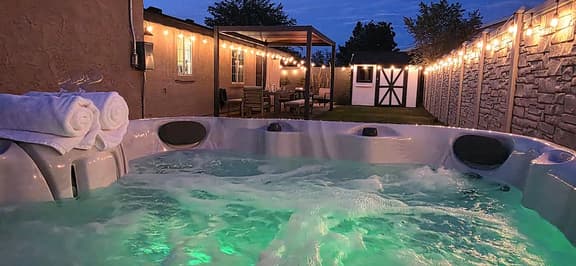 Hot Tub, Game Room, Coffee Bar, Fire Pit, Pancakes